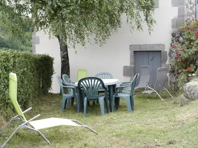 Jardin de l'établissement Maison Auvergnate 8 pers