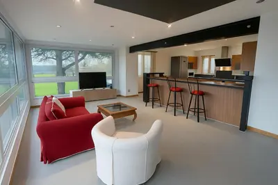 Cuisine ou kitchenette dans l'établissement Maison de location vacance avec piscine couverte et chauffée