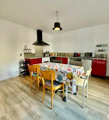 Cuisine ou kitchenette dans l'établissement Good Luck Rue de Strasbourg - DABNB