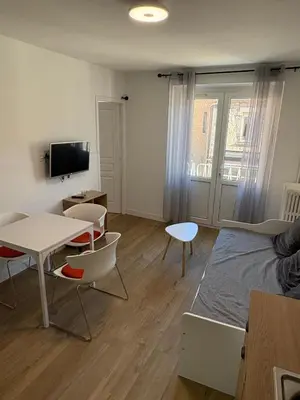 Télévision ou salle de divertissement dans l'établissement Les balcons du 115 BIS - Appartement standing