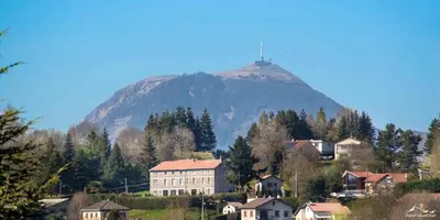 Vue générale sur la montagne ou vue sur la montagne depuis l'auberge