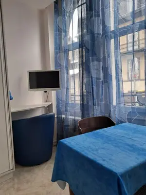 Télévision ou salle de divertissement dans l'établissement Villa Lutetia