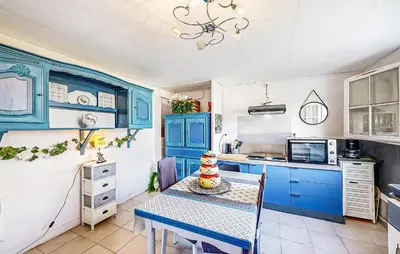 Cuisine ou kitchenette dans l'établissement 1 Bedroom Amazing Apartment In Treignac