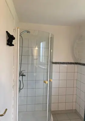 Salle de bains dans l'établissement Pandrignes, appartement F2