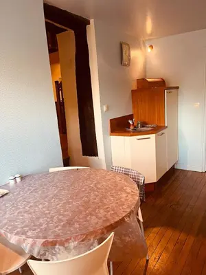 Cuisine ou kitchenette dans l'établissement Gîte de pêche - Une parenthèse paisible, Cantal