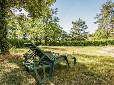 Jardin de l'établissement Holiday home with swimming pool