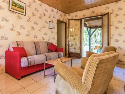 Coin salon dans l'établissement Holiday home with swimming pool