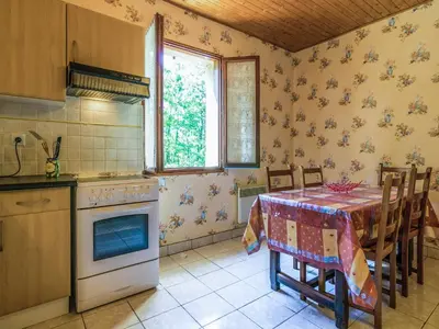 Cuisine ou kitchenette dans l'établissement Holiday home with swimming pool