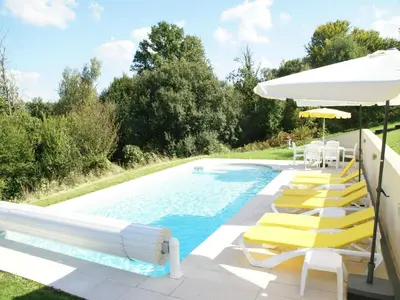 Piscine de l'établissement Holiday Home in Limoges with Saltwater Pool ou située à proximité
