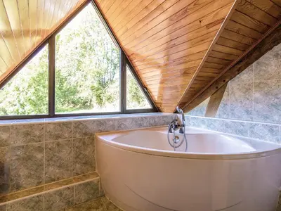 Salle de bains dans l'établissement Villa with Pool & Views in Sérilhac