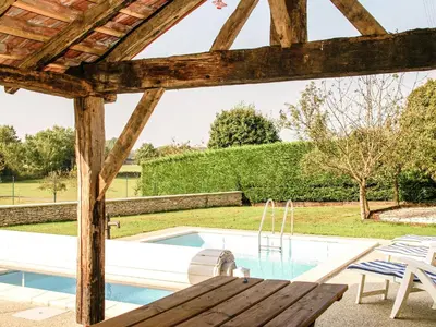 Piscine de l'établissement Slate-Roofed Hideaway ou située à proximité