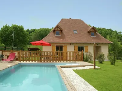 Piscine de l'établissement Nature Escape in Loubressac with Pool ou située à proximité