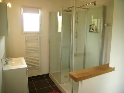 Salle de bains dans l'établissement Nature Escape in Loubressac with Pool