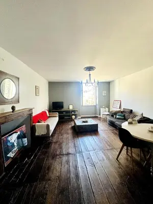 Télévision ou salle de divertissement dans l'établissement Bel appartement Hôtel de ville