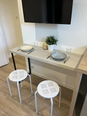 Télévision ou salle de divertissement dans l'établissement La parenthèse, confortable appartement 2 pièces