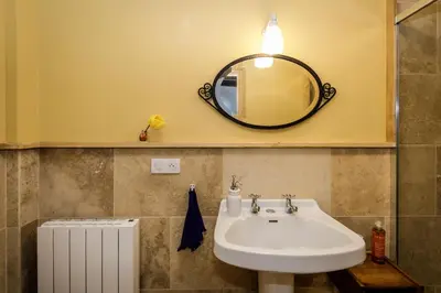 Salle de bains dans l'établissement Lou Castel Chambres d'Hôtes