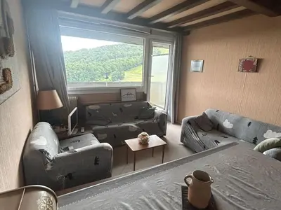 Coin salon dans l'établissement Appartement 5 pers à Super Besse avec Wi-Fi - FR-1-814-94