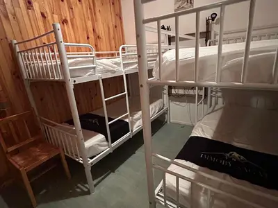 Un ou plusieurs lits dans un hébergement de l'établissement Appartement au cœur de Super Besse, vue sur montagnes - FR-1-814-101