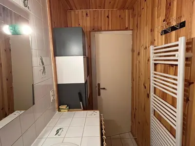 Salle de bains dans l'établissement Appartement au cœur de Super Besse, vue sur montagnes - FR-1-814-101