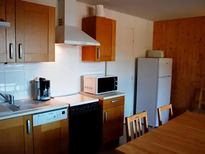 Cuisine ou kitchenette dans l'établissement Appartement 3 Chambres au Cœur de Super Besse, Parking Privé - FR-1-814-99