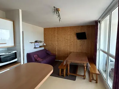 Télévision ou salle de divertissement dans l'établissement Appartement 6 pers proche pistes et commerces - FR-1-814-95