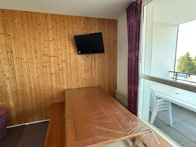 Télévision ou salle de divertissement dans l'établissement Appartement 6 pers proche pistes et commerces - FR-1-814-95