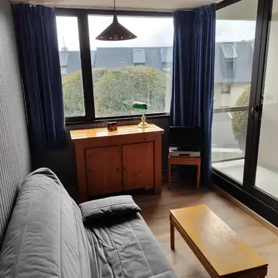 Appartement au Cœur de Super Besse avec Balcon et Parking - FR-1-814-98