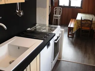 Cuisine ou kitchenette dans l'établissement Chalet Calme sur les Hauteurs - 8 Pers, Proche Pistes - FR-1-814-103
