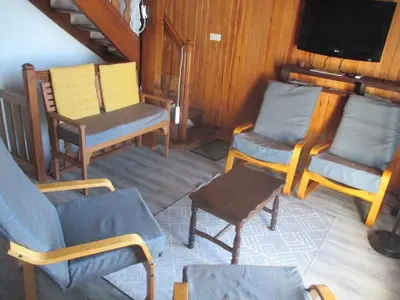 Coin salon dans l'établissement Chalet Calme sur les Hauteurs - 8 Pers, Proche Pistes - FR-1-814-103