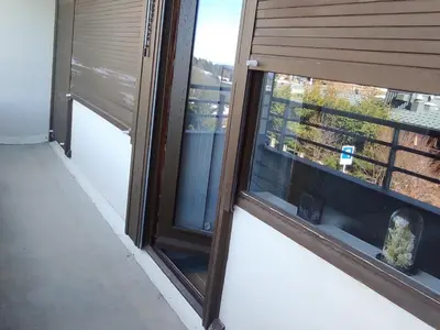 Balcon ou terrasse dans l'établissement Appartement rénové cosy au centre de Super Besse - FR-1-814-119