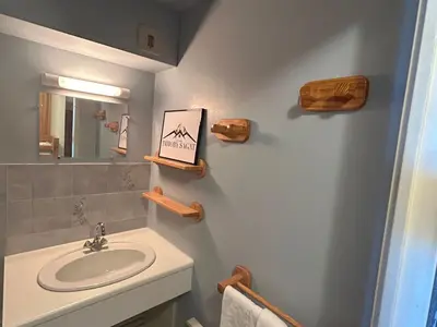 Salle de bains dans l'établissement Studio confortable au centre, pied des pistes - FR-1-814-115