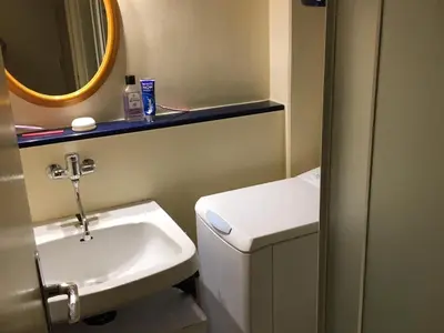 Salle de bains dans l'établissement Studio avec loggia à Super Besse, proche des pistes - FR-1-814-112