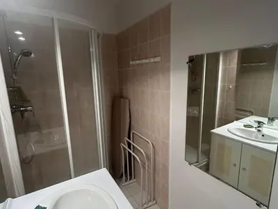 Salle de bains dans l'établissement Appartement spacieux 4 pers au pied des pistes - FR-1-814-120
