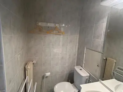 Salle de bains dans l'établissement Studio moderne rénové aux pieds des pistes à Super Besse - FR-1-814-122