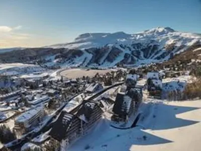Vue générale sur la montagne ou vue sur la montagne depuis l'appartement