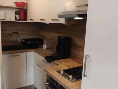 Cuisine ou kitchenette dans l'établissement Studio moderne rénové aux pieds des pistes à Super Besse - FR-1-814-122