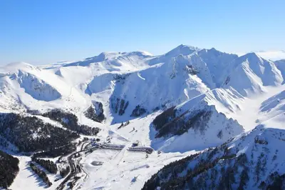 Vue générale sur la montagne ou vue sur la montagne depuis l'appartement