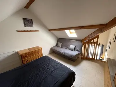 Un ou plusieurs lits dans un hébergement de l'établissement Coquet studio mezzanine exposé sud avec animaux admis - FR-1-787-122