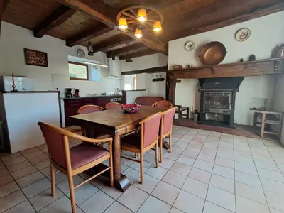 Cuisine ou kitchenette dans l'établissement gîte Le Pressoir
