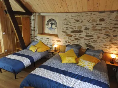 Un ou plusieurs lits dans un hébergement de l'établissement Chambre d'hôtes de charme Pierres anciennes, confort et nature