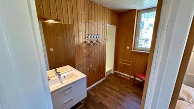 Salle de bains dans l'établissement Le Pan de la Grange, Le Mont-Dore 5pers