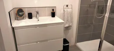 Salle de bains dans l'établissement Côté Jardin la belle époque