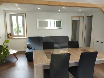 Coin salon dans l'établissement Appartement Vic-sur-Cère
