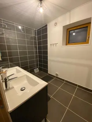 Salle de bains dans l'établissement Les hauts de Vayrac