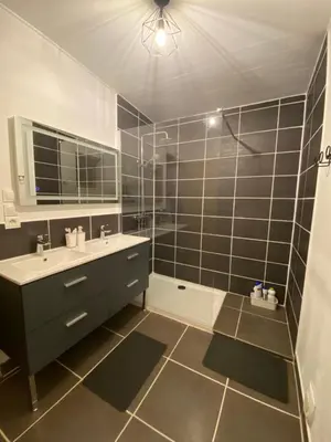 Salle de bains dans l'établissement Les hauts de Vayrac