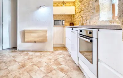 Cuisine ou kitchenette dans l'établissement Beautiful Home In Saint-Rabier