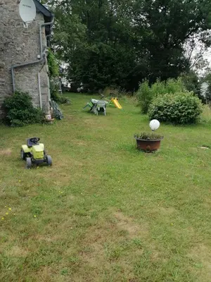 Jardin de l'établissement Charmante petite maison proche de Meymac