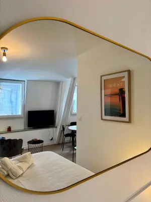 Télévision ou salle de divertissement dans l'établissement Casa Bondy - Studio - Coeur de ville de Brive