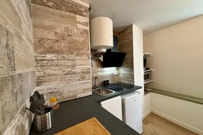 Cuisine ou kitchenette dans l'établissement Casa Bondy - Studio - Coeur de ville de Brive