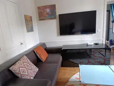Télévision ou salle de divertissement dans l'établissement La villa de l'Angle - Maison familiale de charme - jusqu'à 10 voyageurs